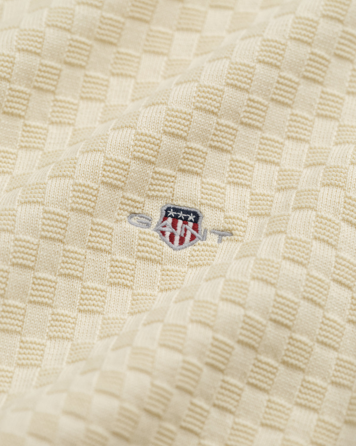 CREAM, MICRO  TEXTURE C-NECK, CLOSE-UP BY GANT AU.