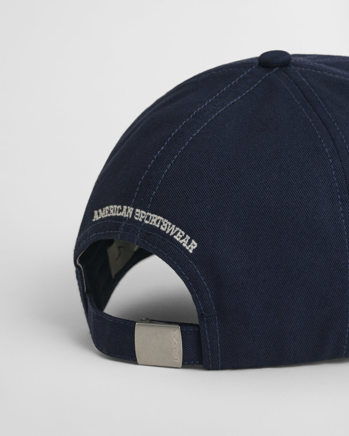 EVENING BLUE, CREST GRAPHIC COTTON TWILL CAP, FLAT-LAY BY GANT AU.