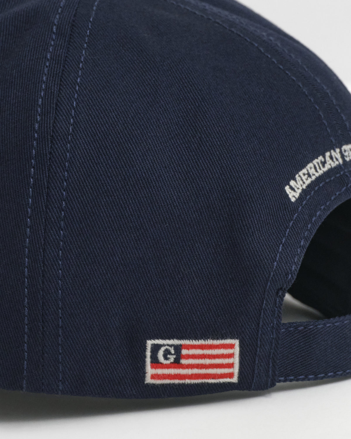 EVENING BLUE, CREST GRAPHIC COTTON TWILL CAP, CLOSE-UP BY GANT AU.