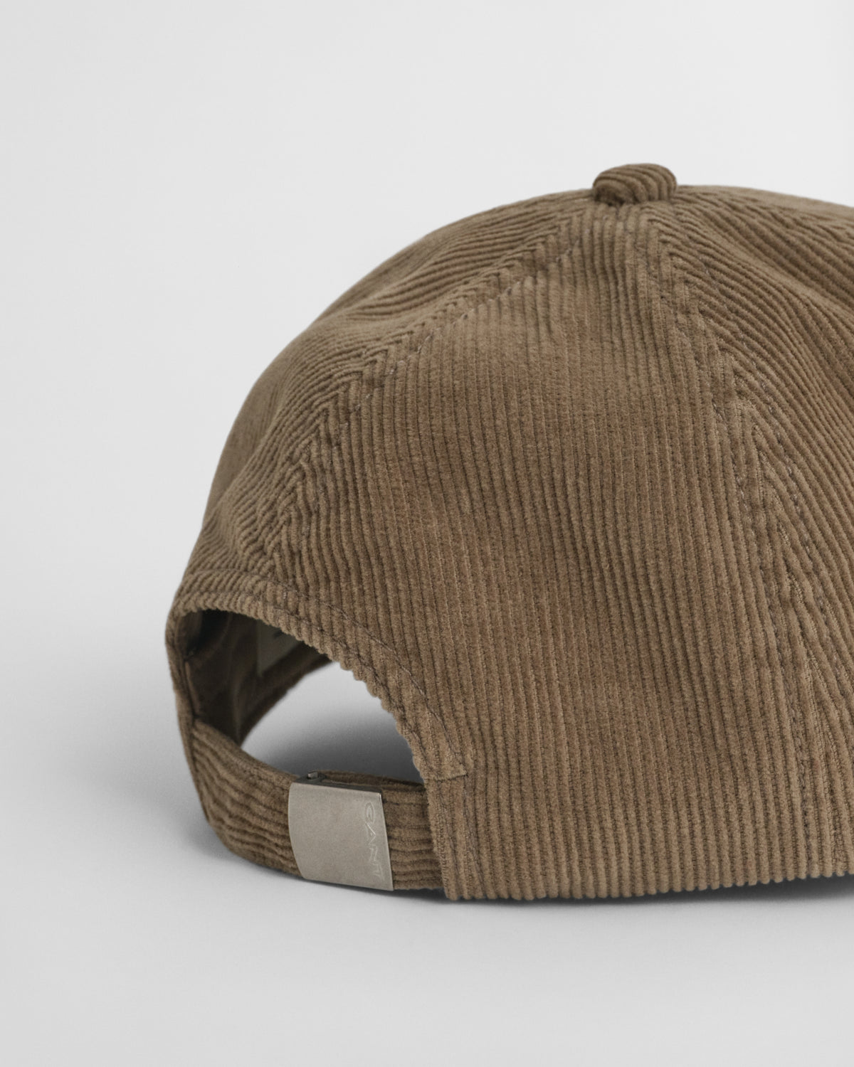 TAUPE BEIGE, GRAPHIC EMBROIDERY WASHED CORD CAP, CLOSE-UP BY GANT AU.
