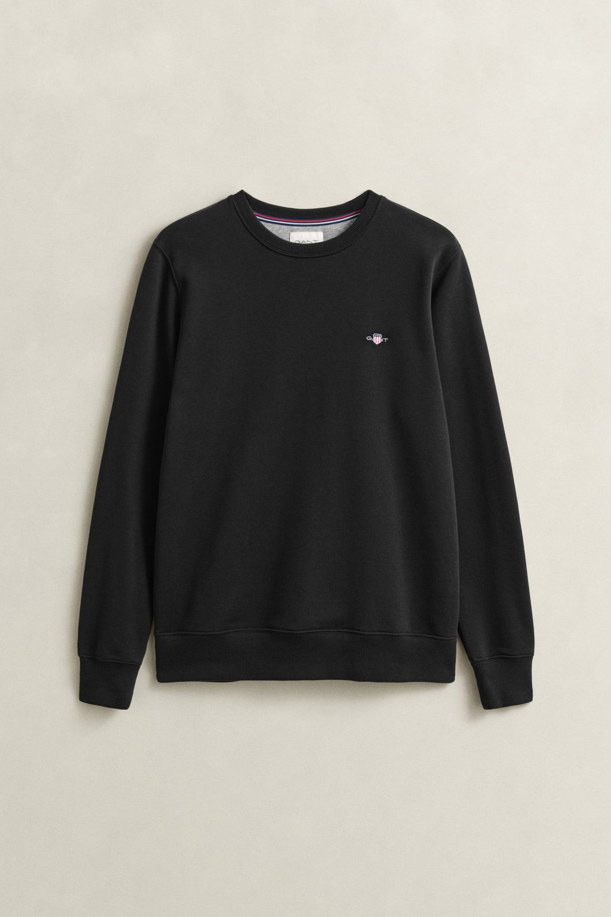 BLACK, REG SHIELD C-NECK SWEAT, FLAT-LAY BY GANT AU.