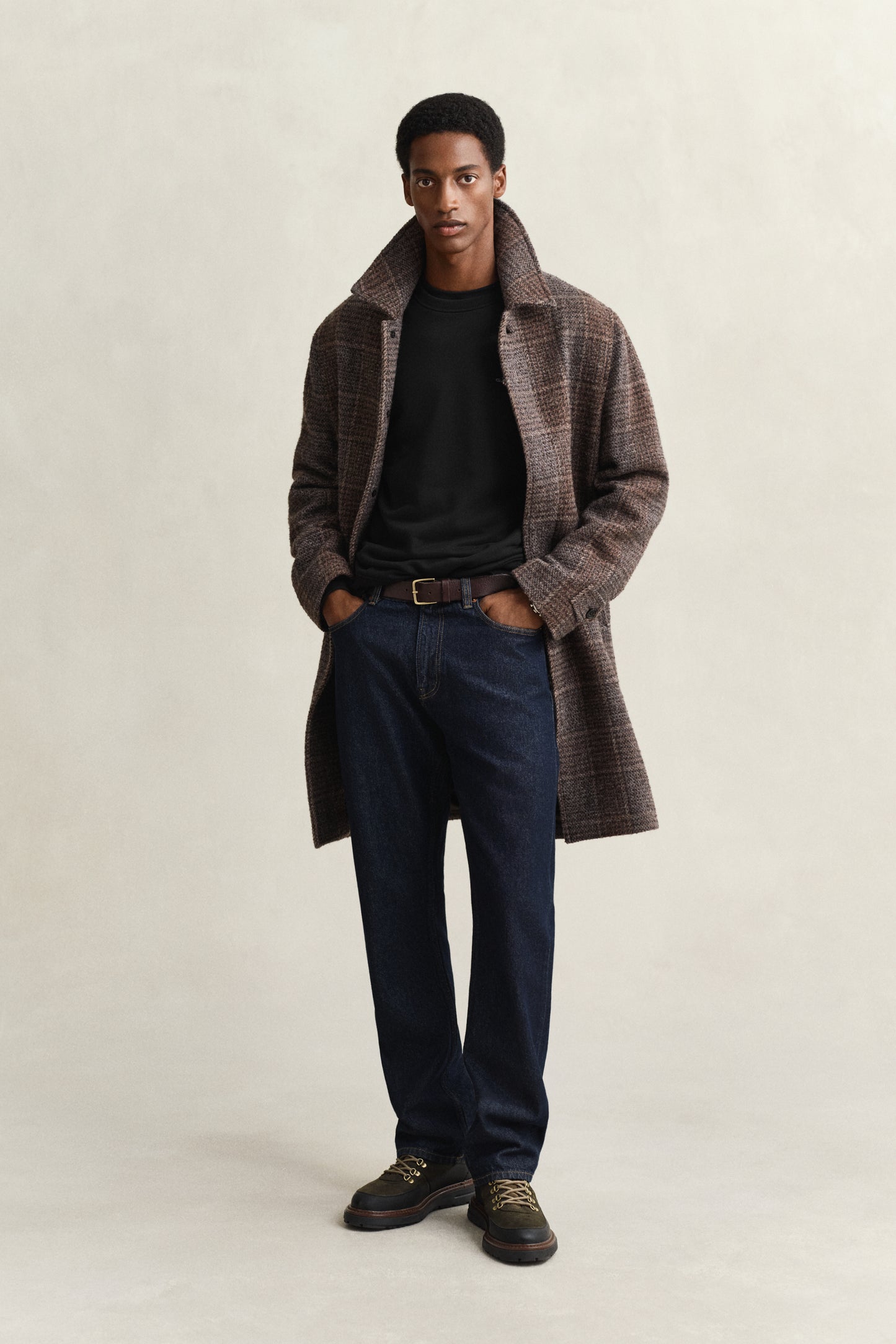 BLACK, REG SHIELD C-NECK SWEAT BY GANT AU.
