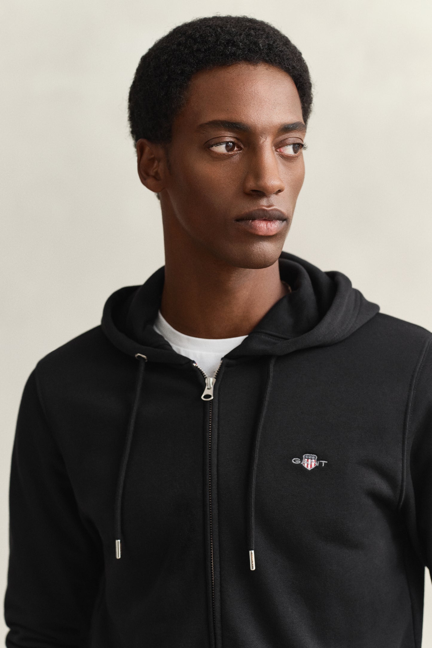 BLACK, REG SHIELD FULL ZIP HOODIE, CLOSE-UP BY GANT AU.