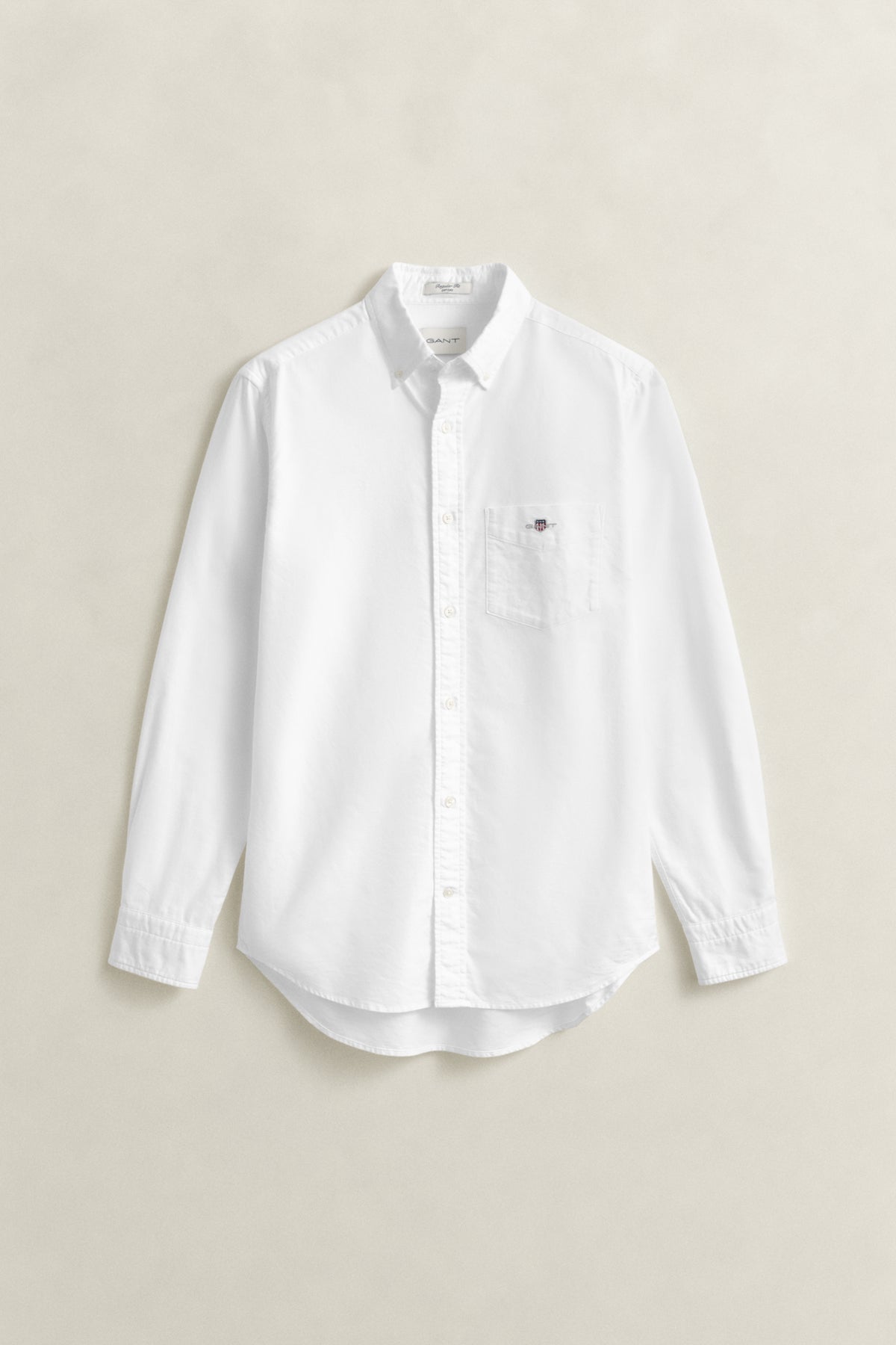 WHITE, REG CLASSIC OXFORD SHIRT, FLAT-LAY BY GANT AU.