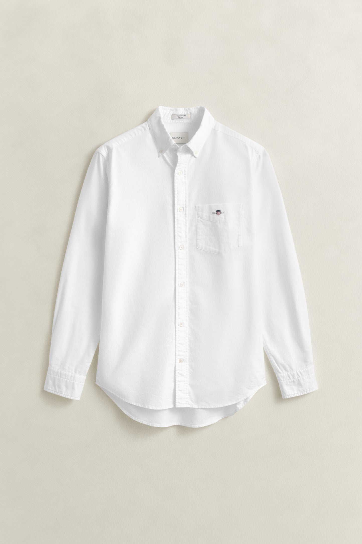 WHITE, REG CLASSIC OXFORD SHIRT, FLAT-LAY BY GANT AU.