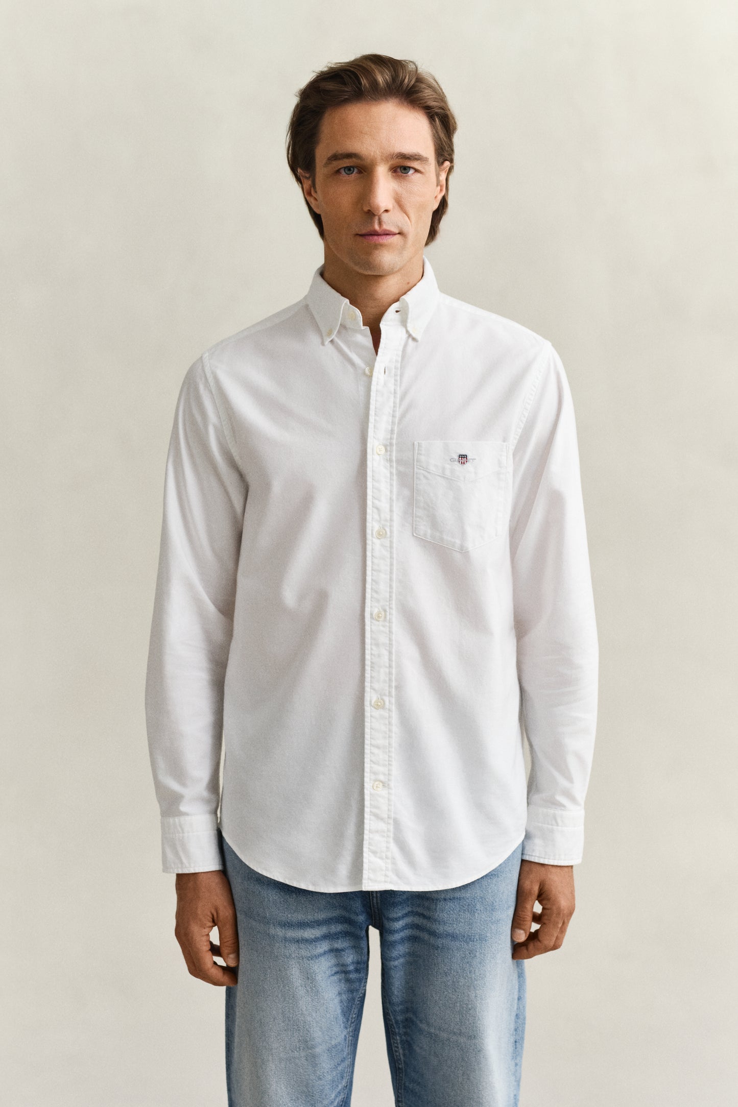 MODEL WEARING REG CLASSIC OXFORD SHIRT