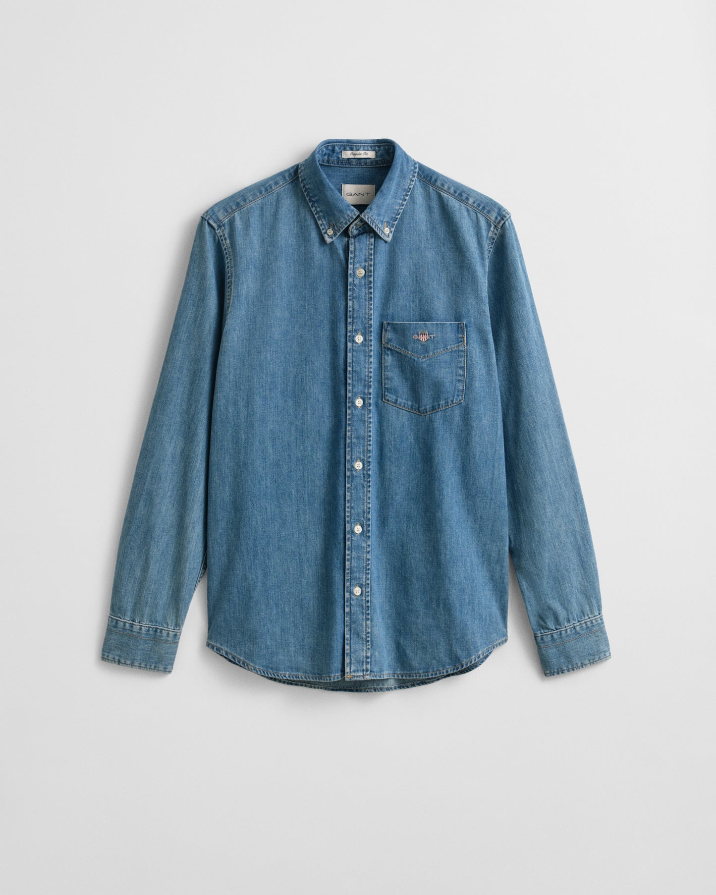 SEMI LIGHT BLUE WORN IN, REG DENIM SHIRT, FLAT-LAY BY GANT AU.