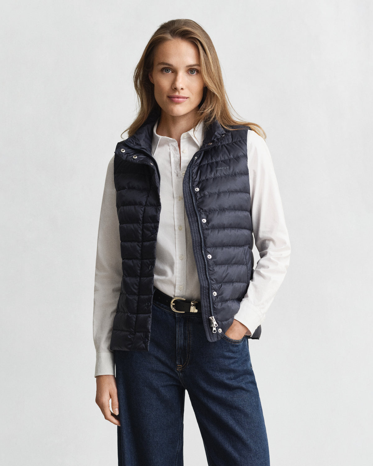 EVENING BLUE, LIGHT DOWN VEST, FRONT-VIEW BY GANT AU.