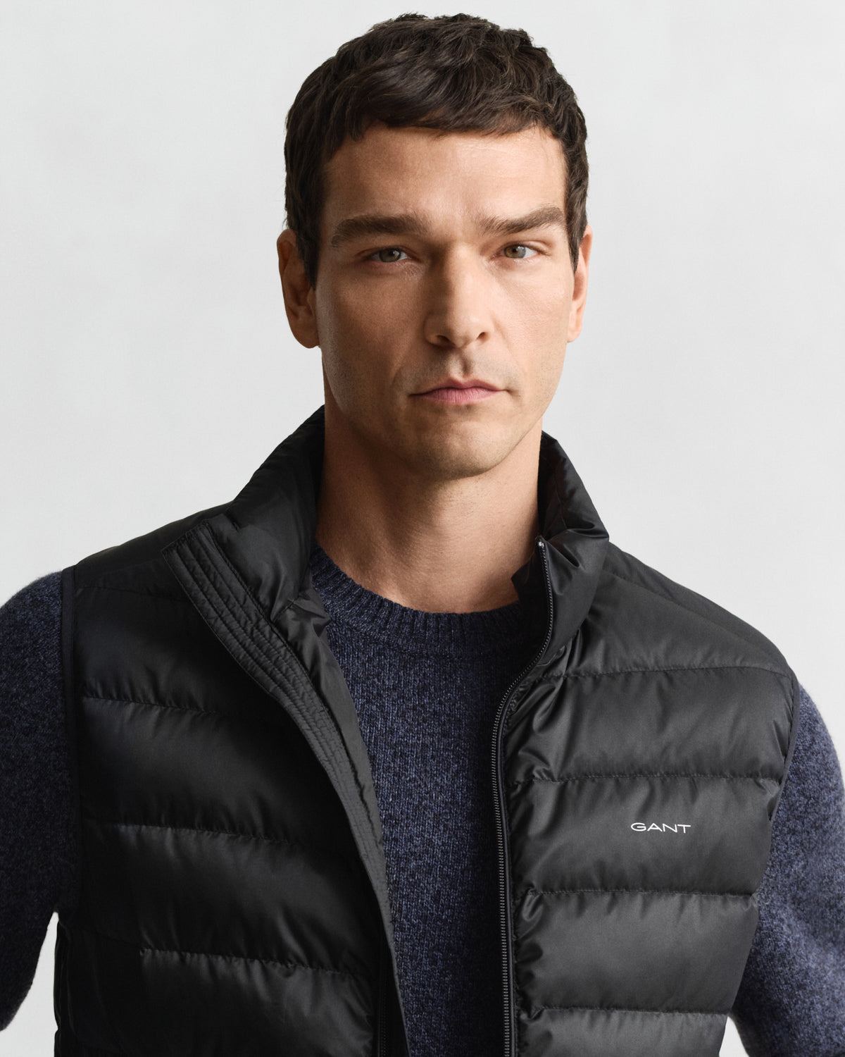 BLACK, LIGHT DOWN VEST, CLOSE-UP BY GANT AU.