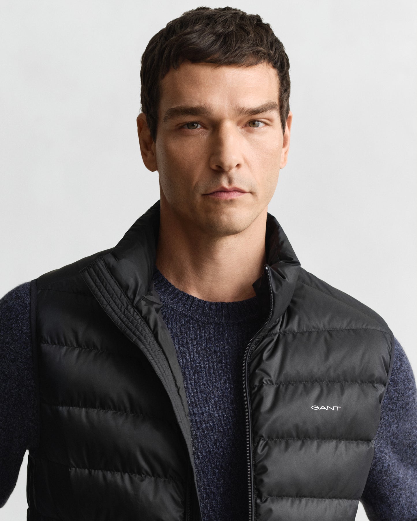 BLACK, LIGHT DOWN VEST, CLOSE-UP BY GANT AU.