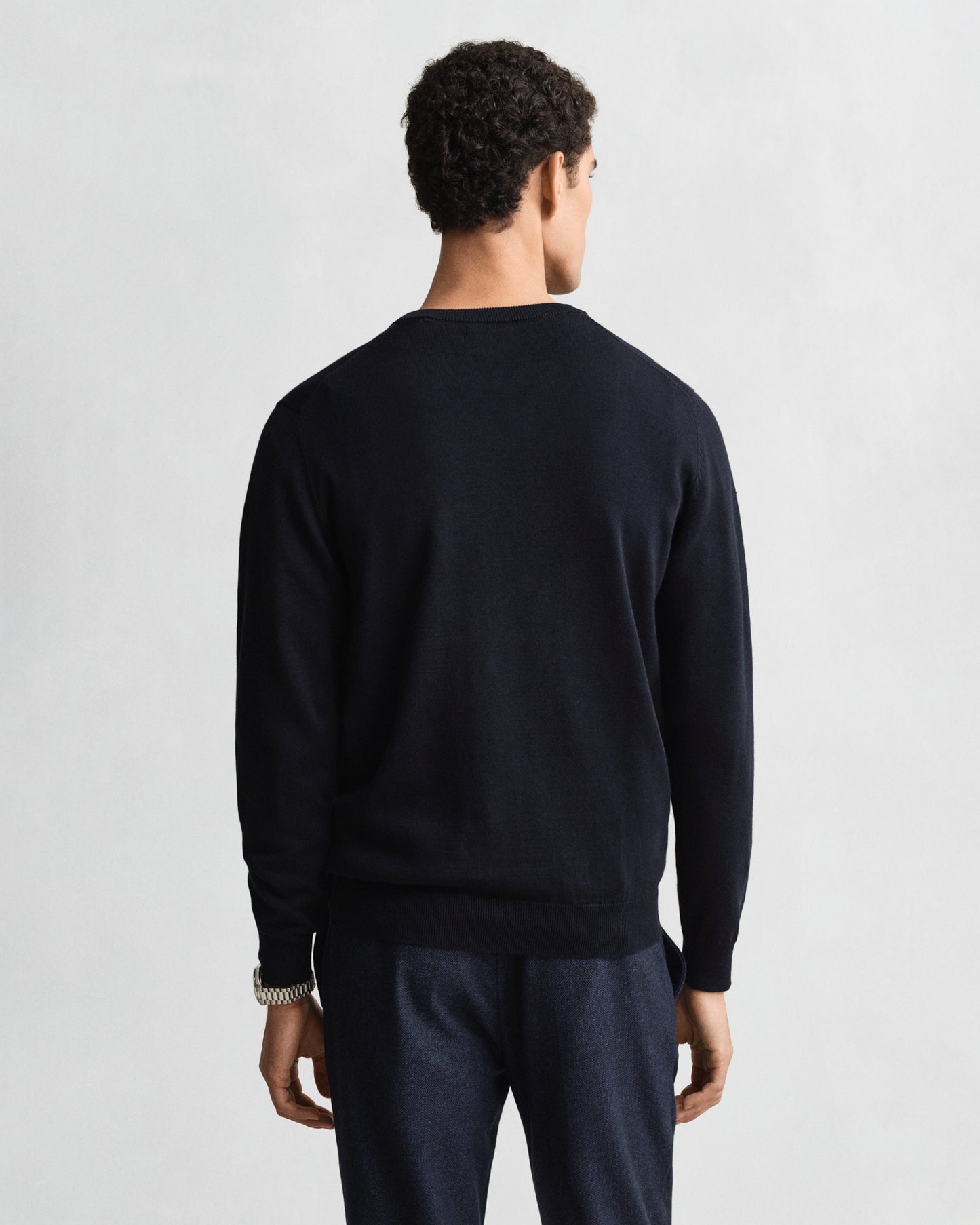 EVENING BLUE, CLASSIC COTTON V-NECK, BACK-VIEW BY GANT AU.