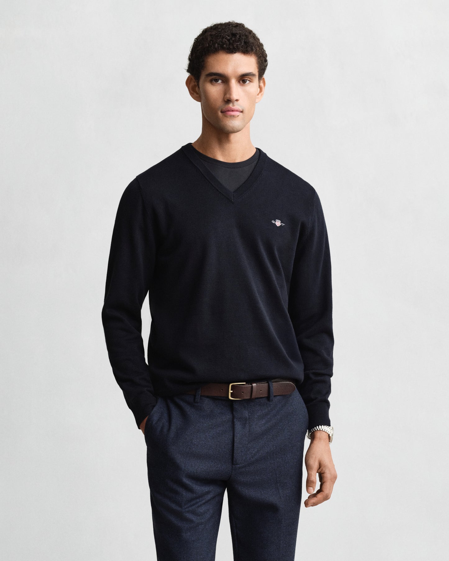 EVENING BLUE, CLASSIC COTTON V-NECK, FRONT-VIEW BY GANT AU.