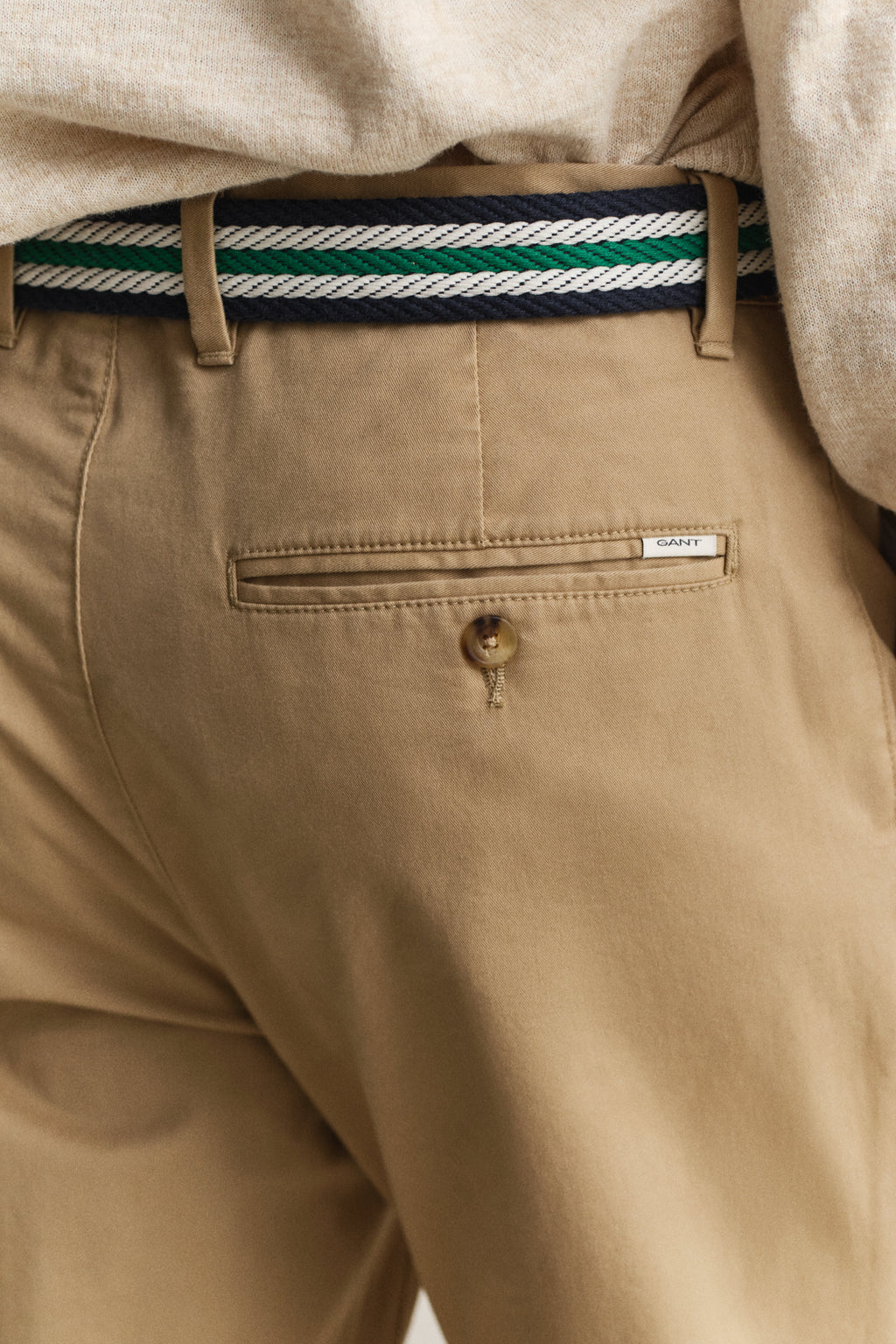 DARK KHAKI, Classic Slim Chinos, CLOSE-UP BY GANT AU.