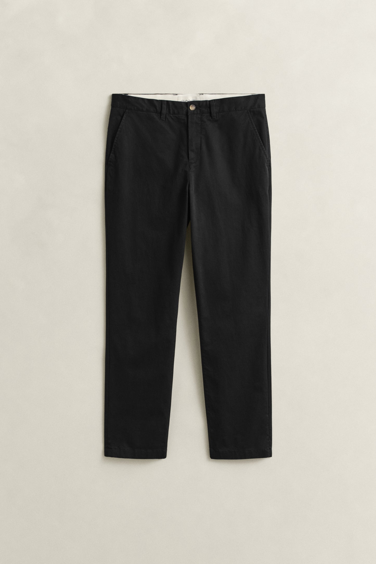 BLACK, Classic Regular Chinos, FRONT-VIEW BY GANT AU.