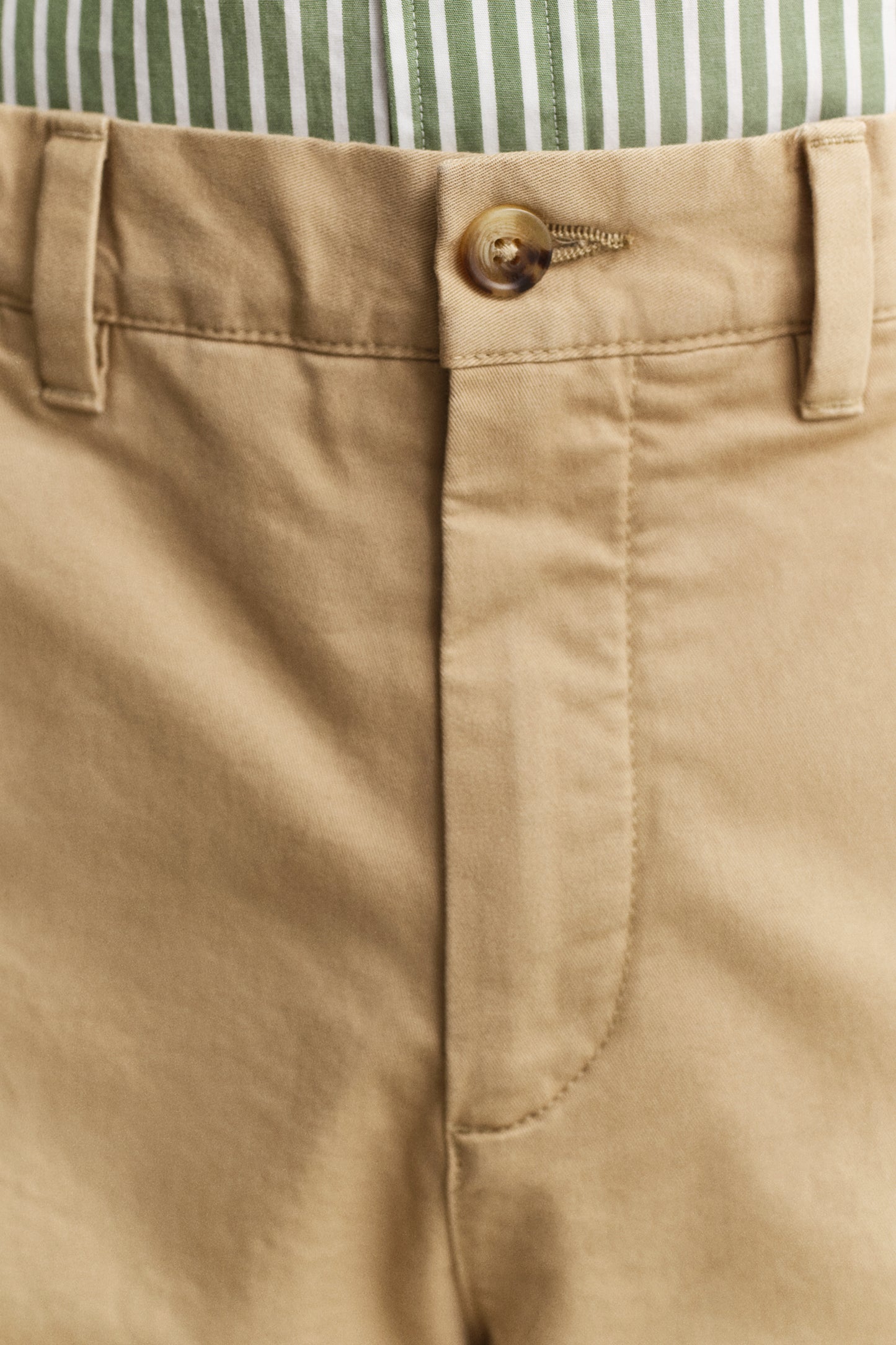 DARK KHAKI, Classic Regular Chinos, CLOSE-UP BY GANT AU.