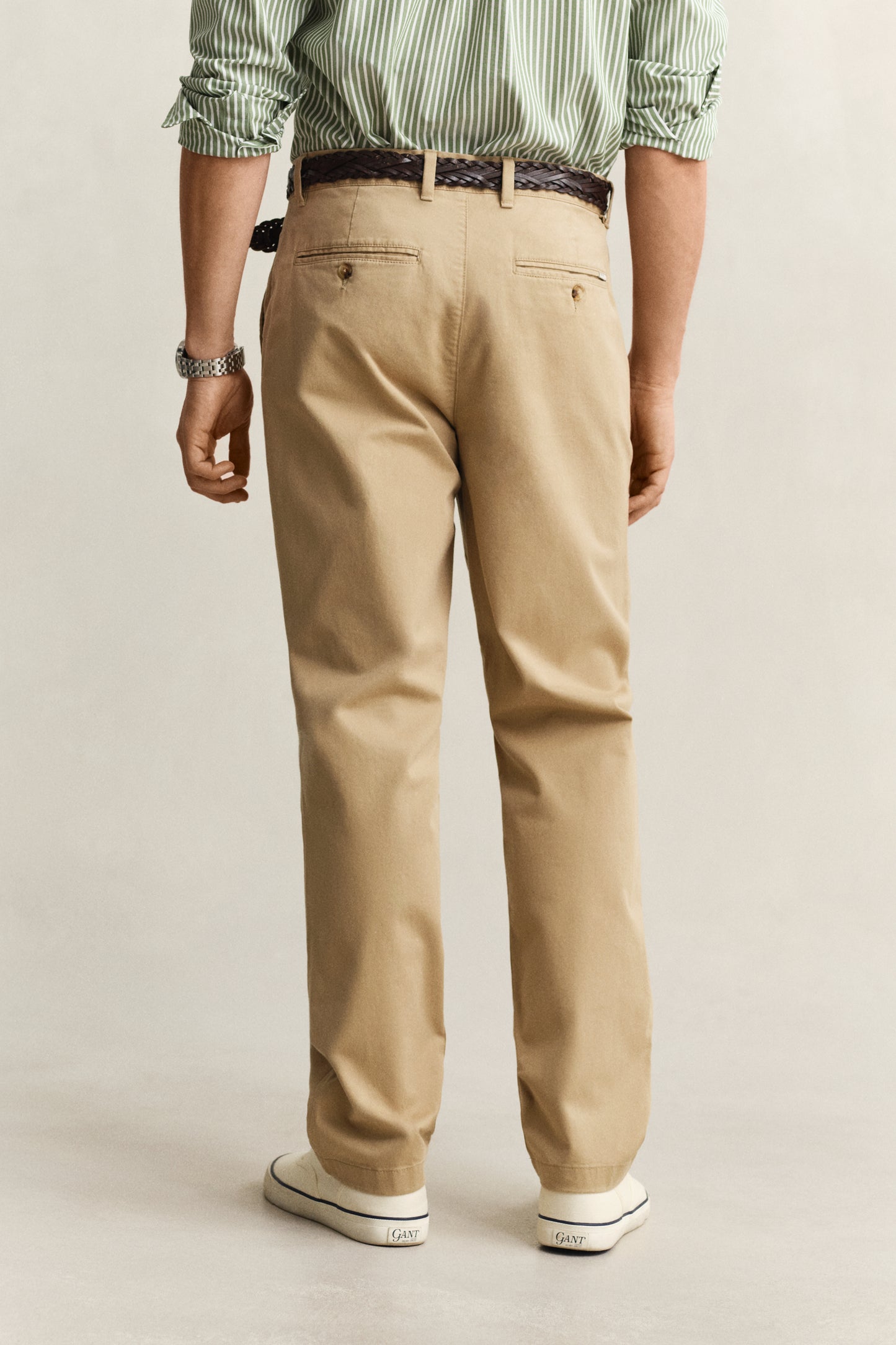 DARK KHAKI, Classic Regular Chinos, BACK-VIEW BY GANT AU.