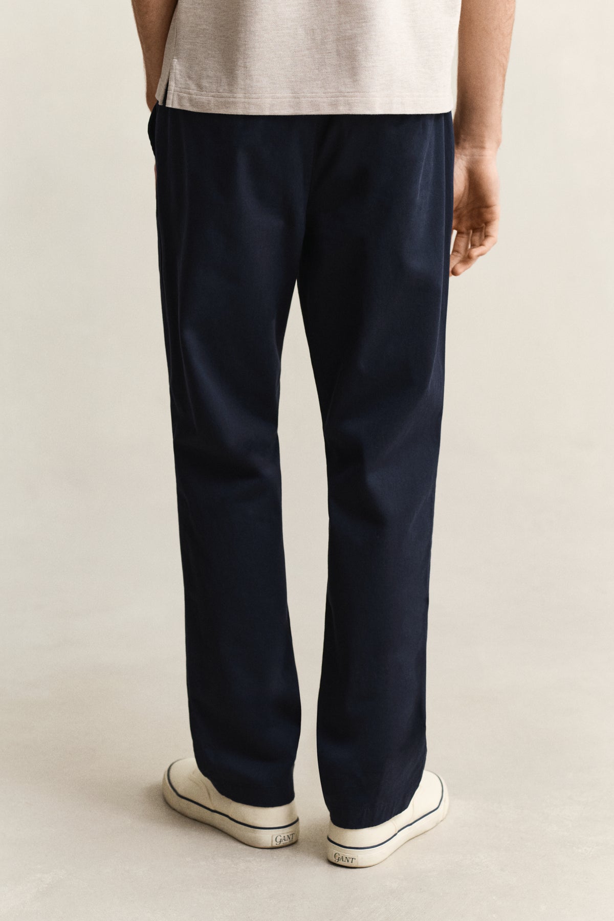 EVENING BLUE, Classic Regular Chinos, BACK-VIEW BY GANT AU.