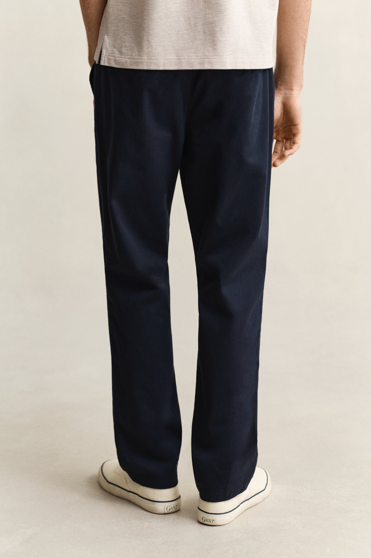 EVENING BLUE, Classic Regular Chinos, BACK-VIEW BY GANT AU.