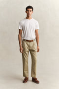 WOODY BEIGE, REG PLEATED COTTON TWILL CHINOS, FRONT-VIEW BY GANT AU.