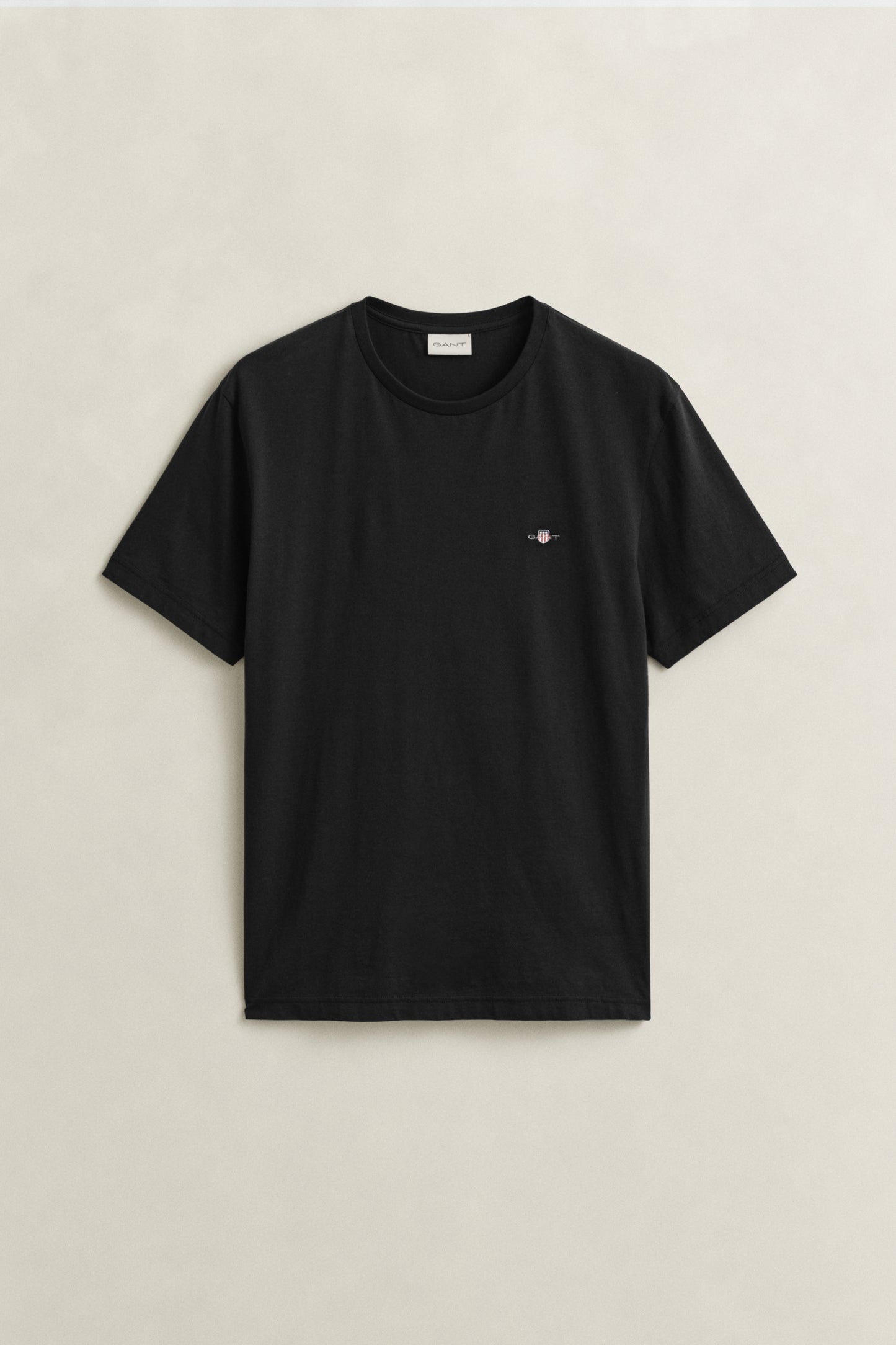 BLACK, Shield T-Shirt, FLAT-LAY BY GANT AU.