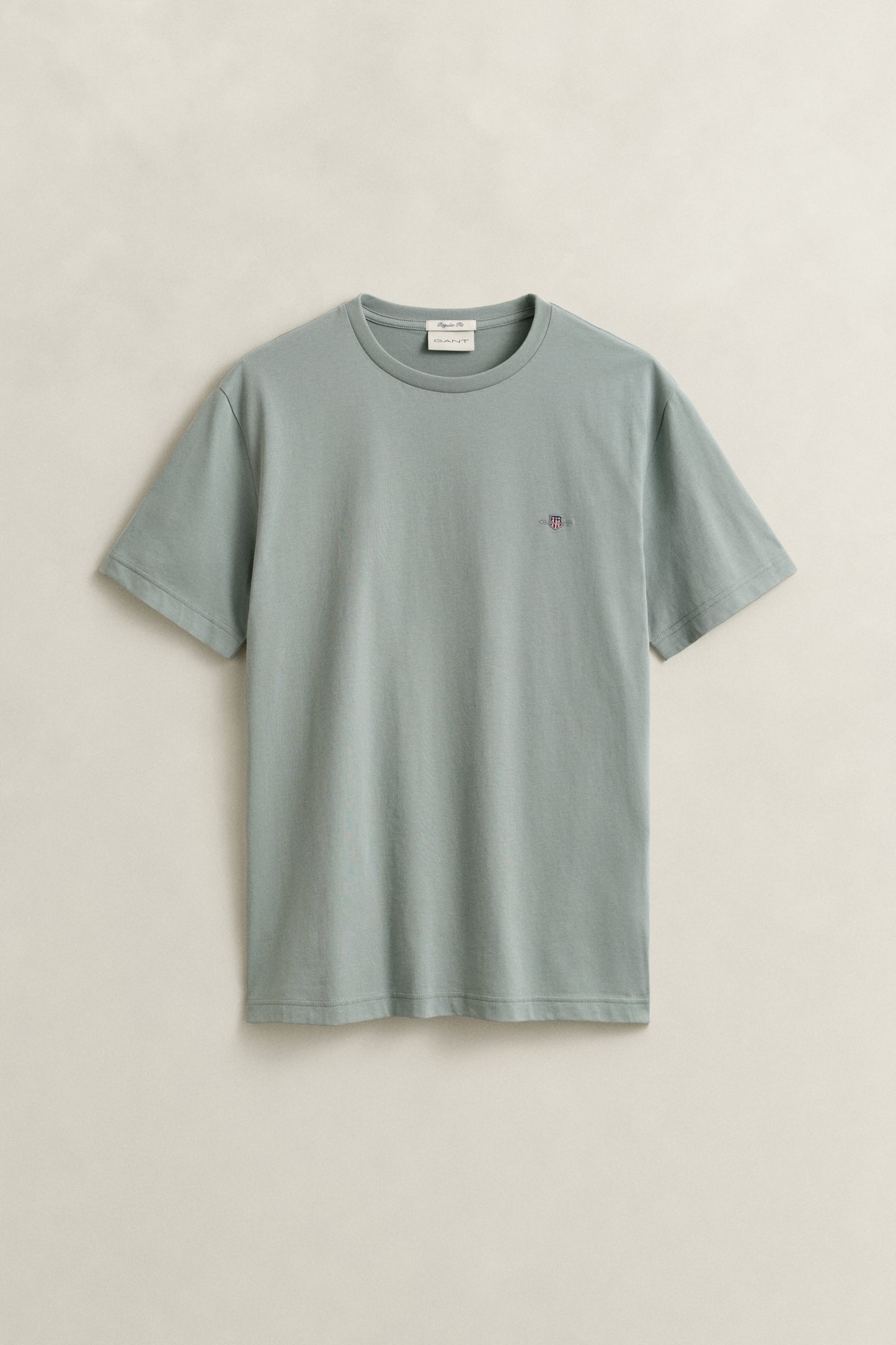 CERAMIC GREY, Shield T-Shirt, FLAT-LAY BY GANT AU.