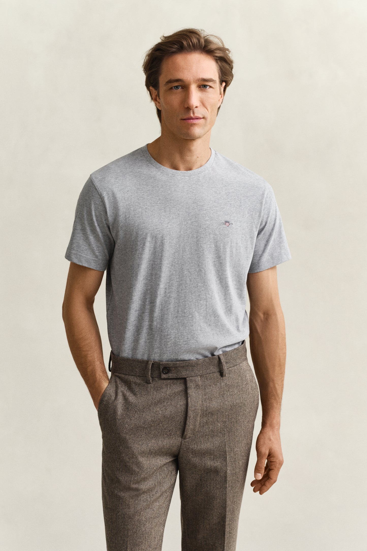 GREY MELANGE, Shield T-Shirt BY GANT AU.