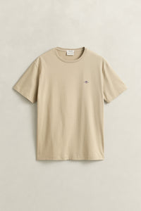 OAT BEIGE, Shield T-Shirt, FLAT-LAY BY GANT AU.