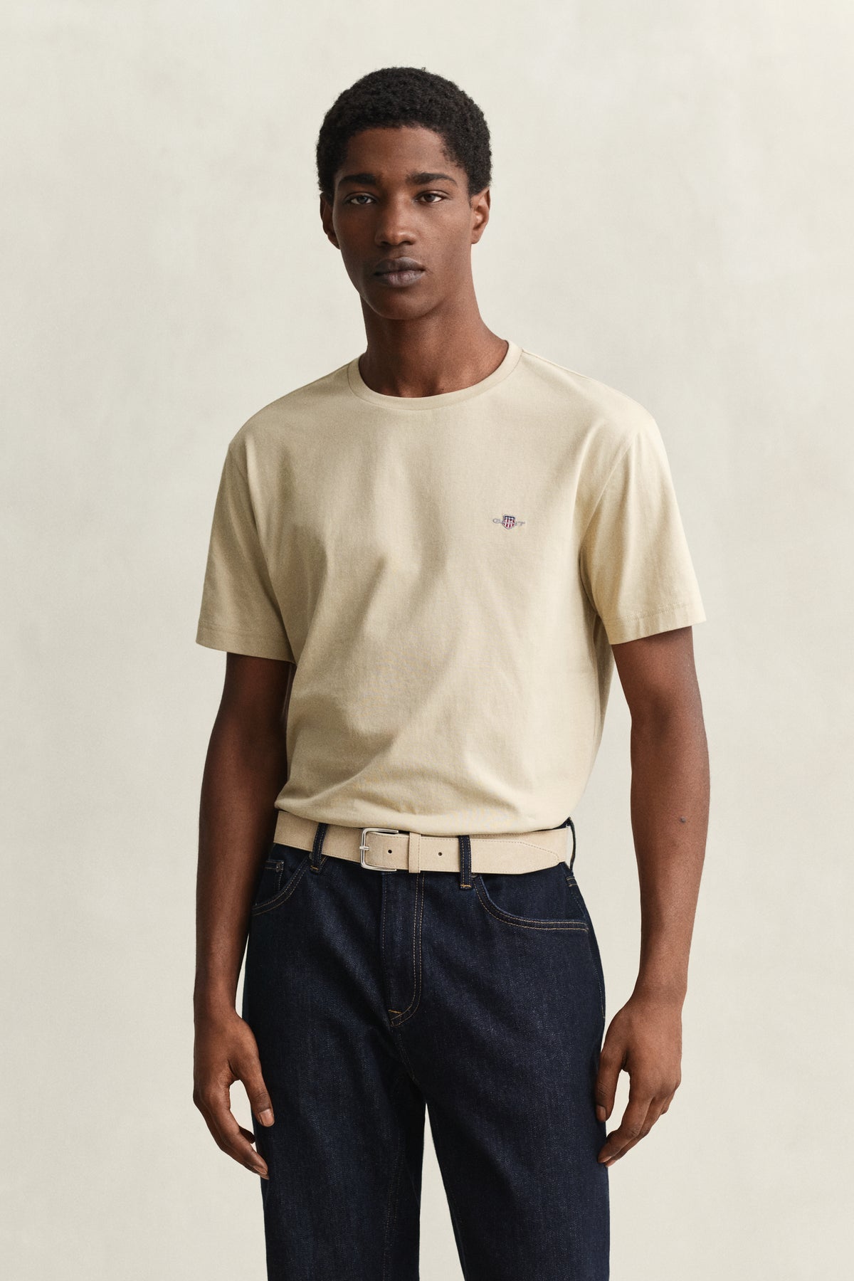 OAT BEIGE, Shield T-Shirt, FRONT-VIEW BY GANT AU.