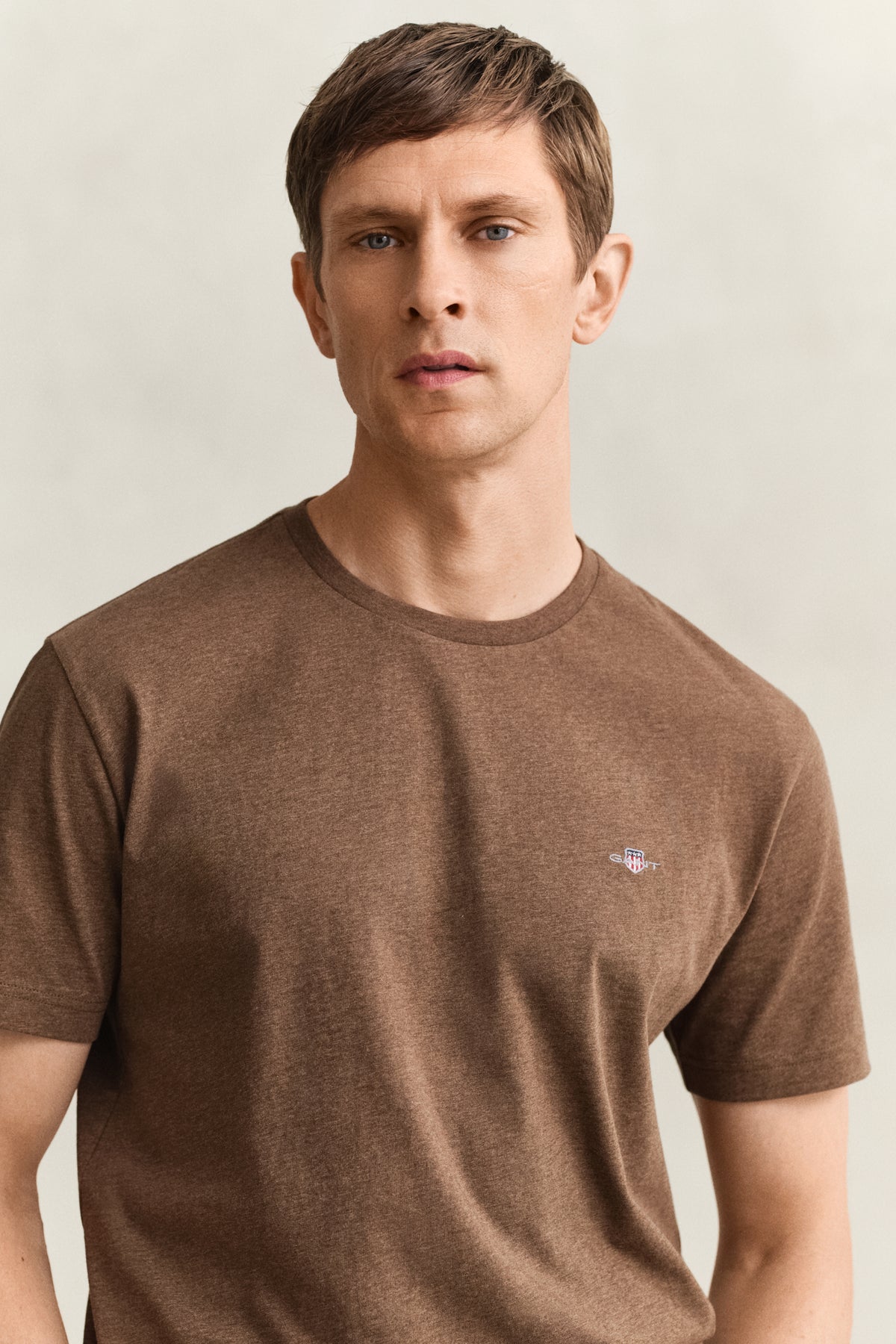 HAZELNUT MELANGE, Shield T-Shirt, CLOSE-UP BY GANT AU.