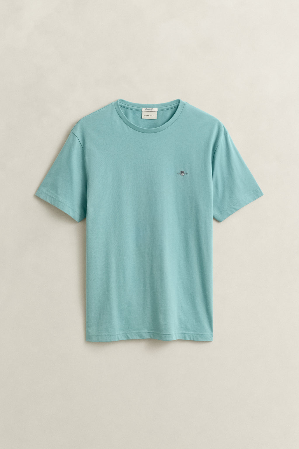 MUTED TURQUOISE, Shield T-Shirt, FLAT-LAY BY GANT AU.