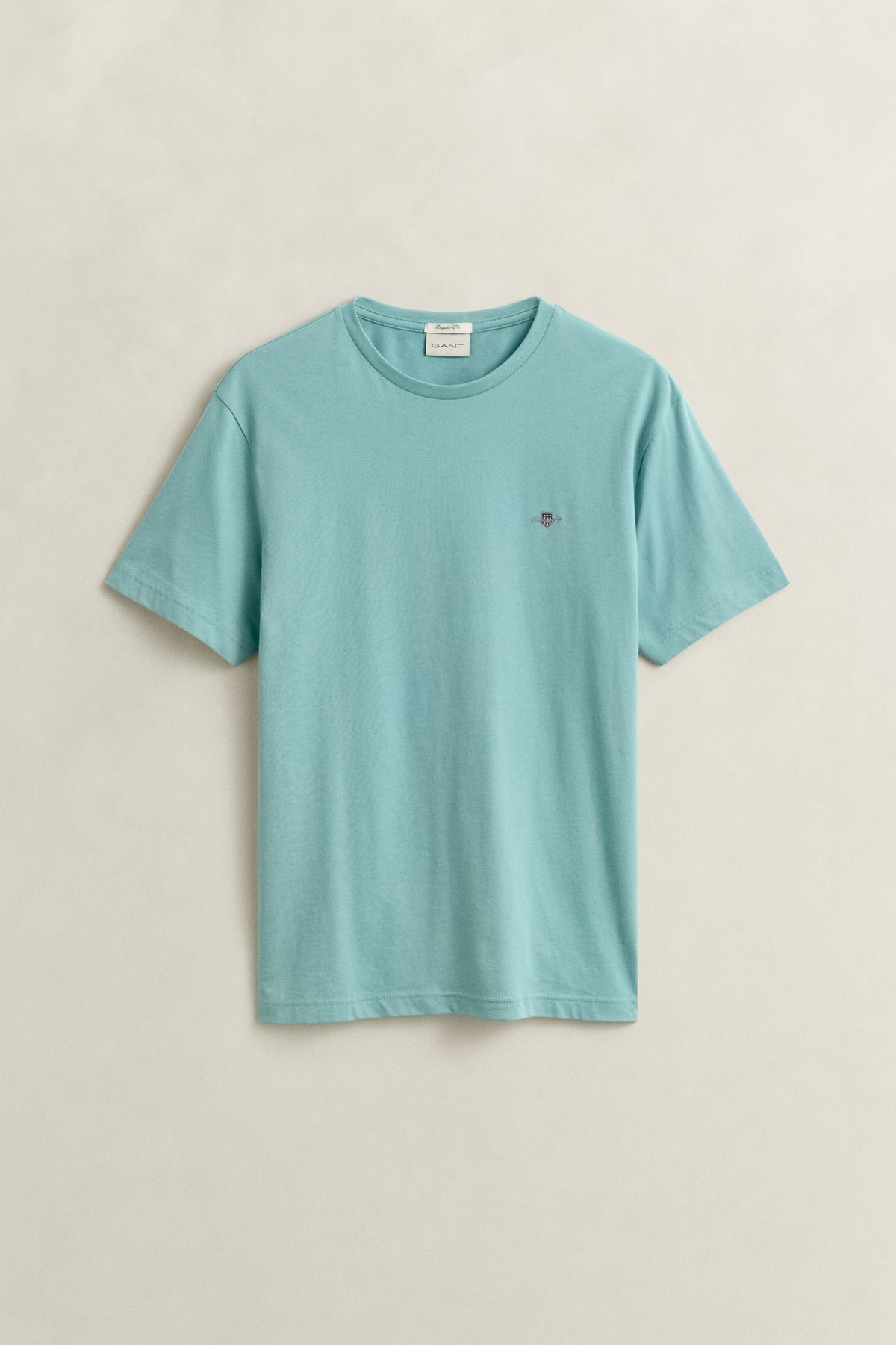 MUTED TURQUOISE, Shield T-Shirt, FLAT-LAY BY GANT AU.