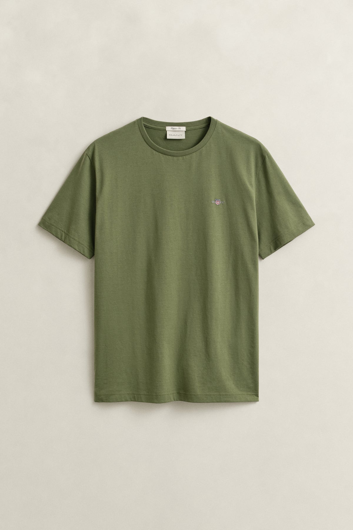 DRY HERB GREEN, Shield T-Shirt, FLAT-LAY BY GANT AU.
