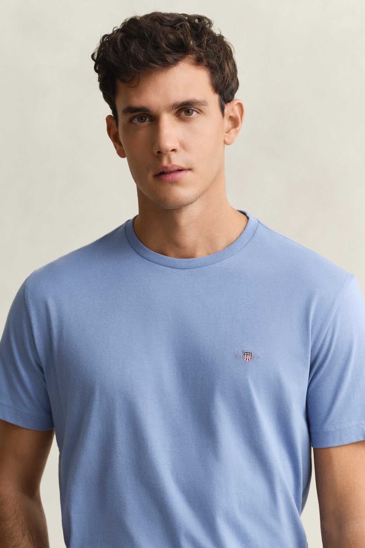 FADED DENIM, Shield T-Shirt, CLOSE-UP BY GANT AU.