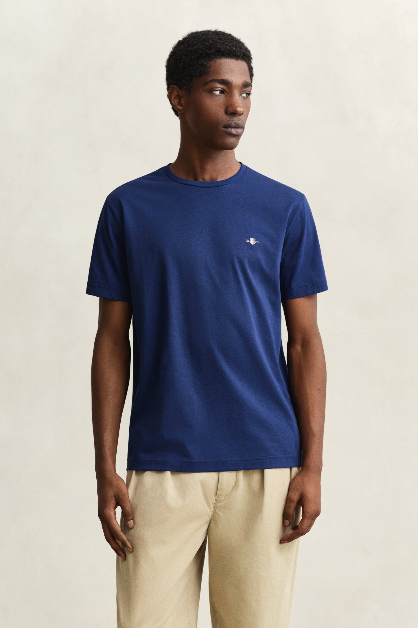 RICH NAVY, Shield T-Shirt, FRONT-VIEW BY GANT AU.