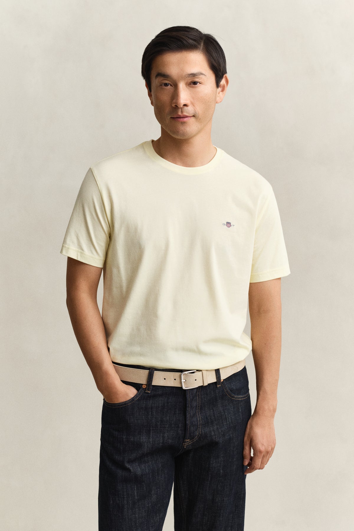VANILLA YELLOW, Shield T-Shirt, FRONT-VIEW BY GANT AU.