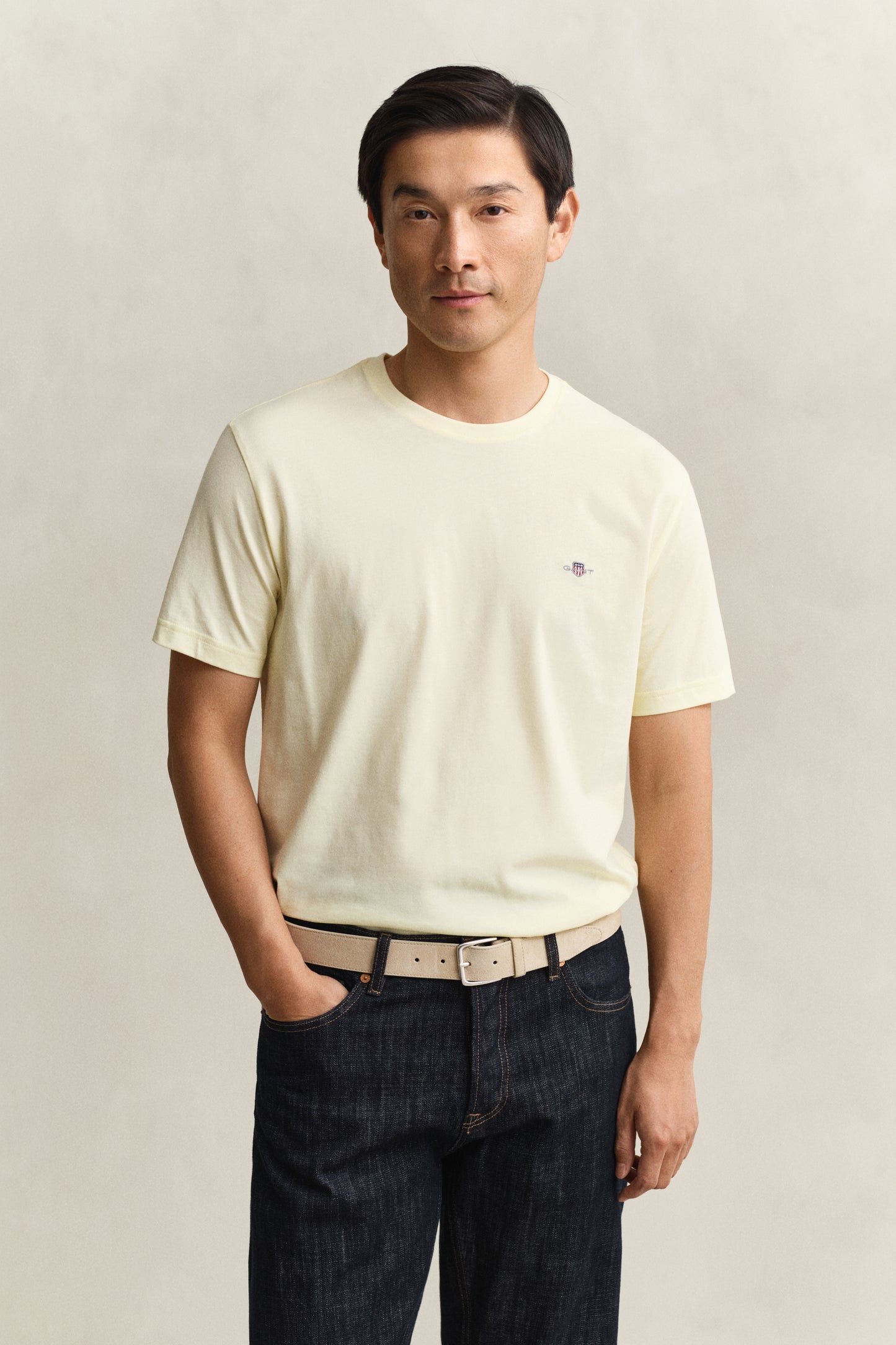 VANILLA YELLOW, Shield T-Shirt, FRONT-VIEW BY GANT AU.