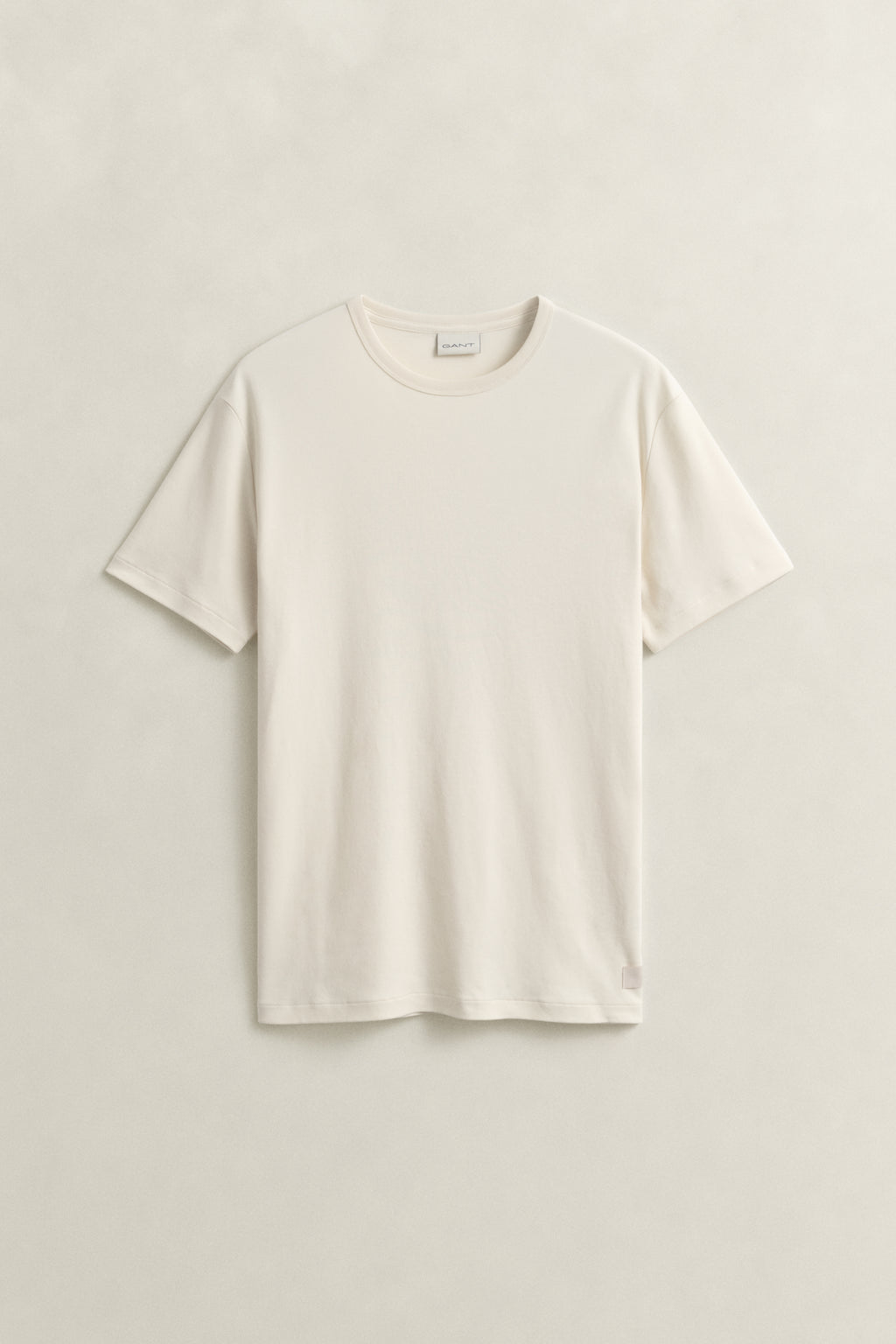 CREAMED WHITE, INTERLOCK SS TSHIRT, FLAT-LAY BY GANT AU.