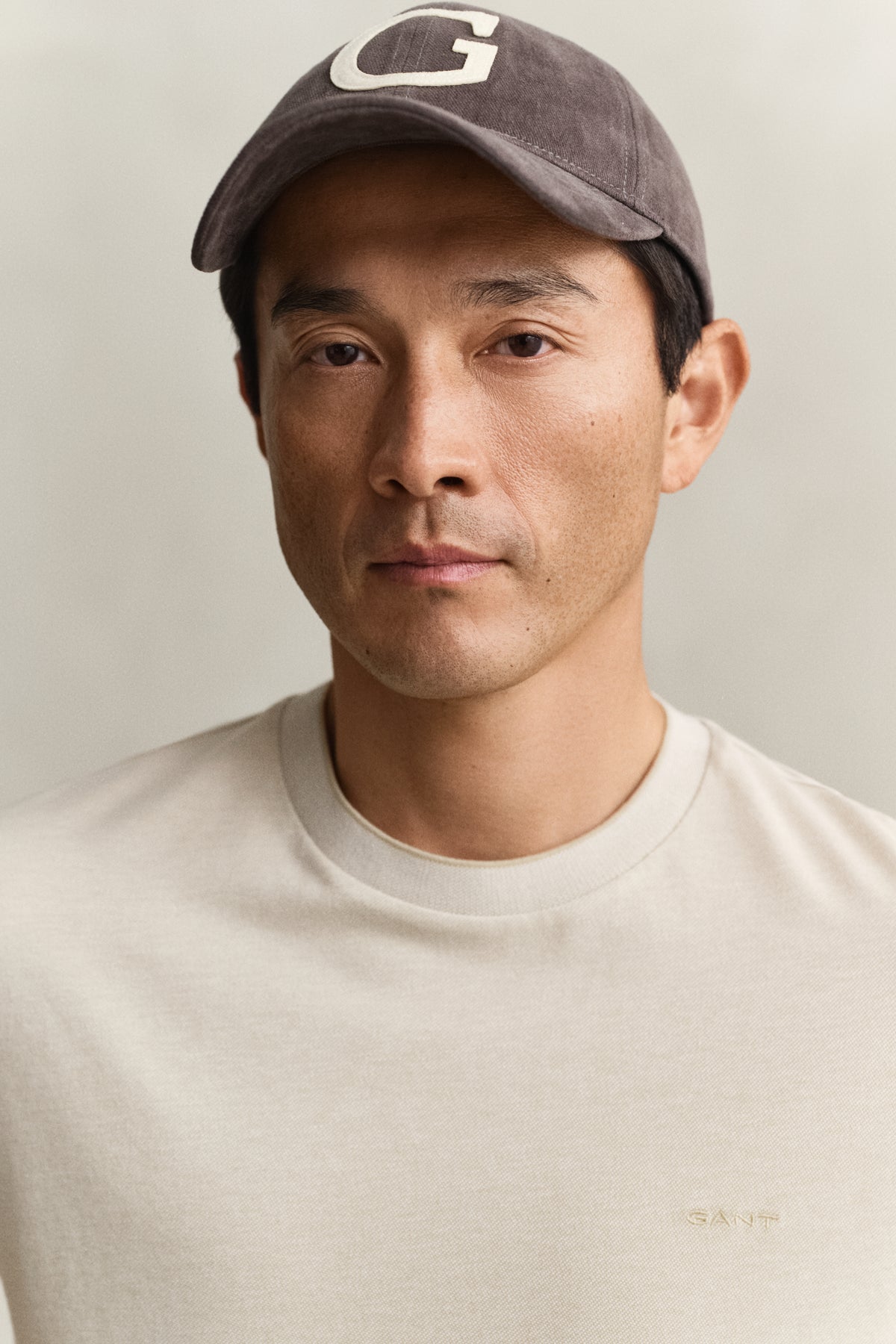 OAT BEIGE, Two-Toned T-Shirt, CLOSE-UP BY GANT AU.