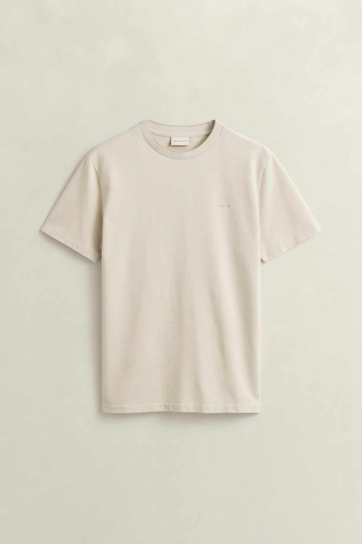OAT BEIGE, Two-Toned T-Shirt, FLAT-LAY BY GANT AU.