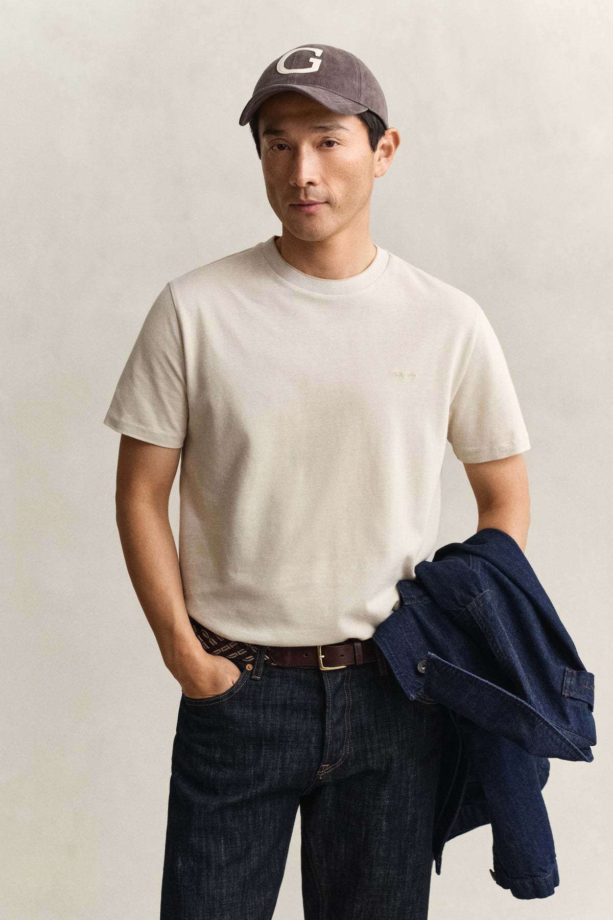 OAT BEIGE, Two-Toned T-Shirt, FRONT-VIEW BY GANT AU.