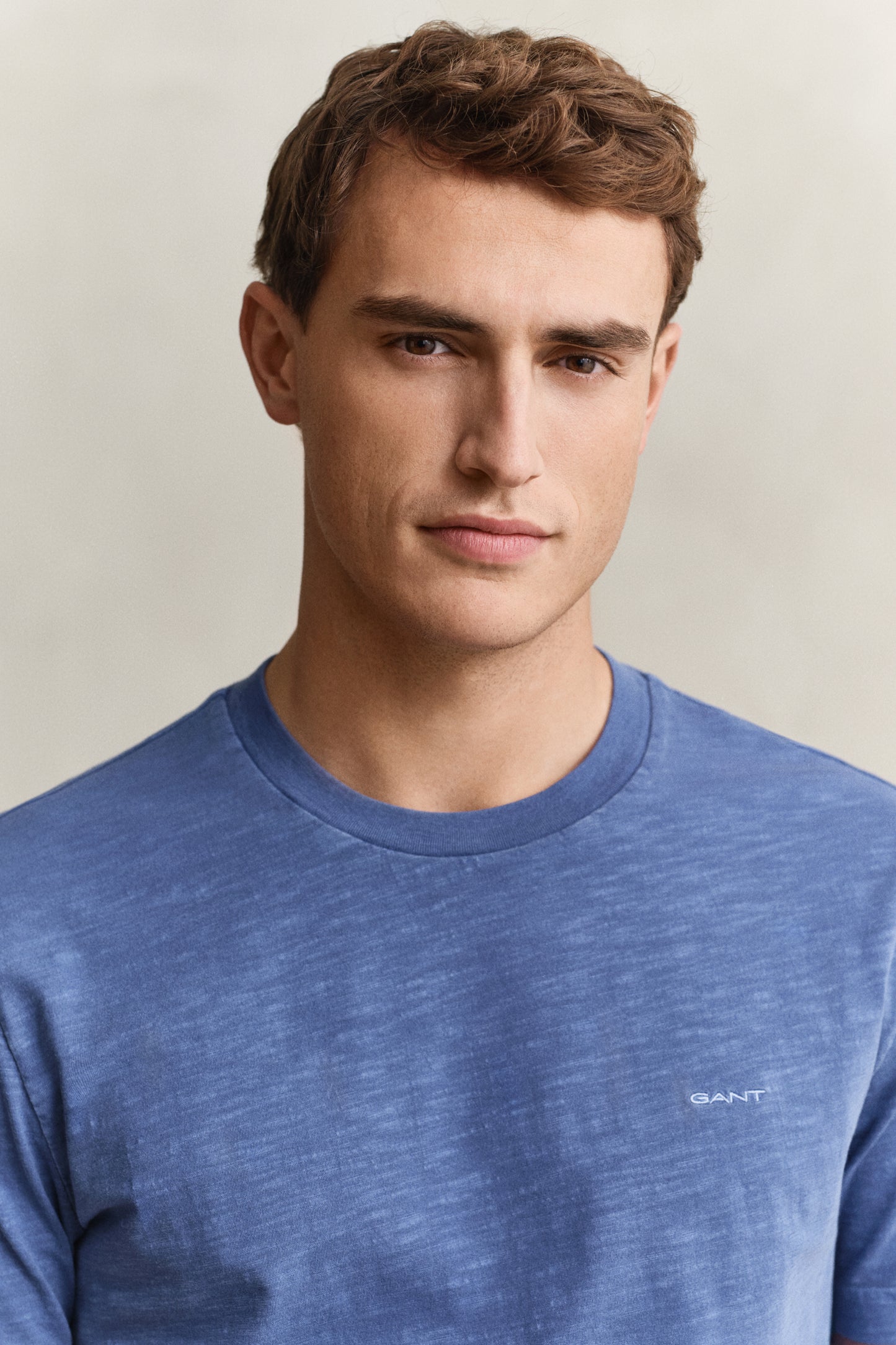 VINTAGE BLUE, WASHED SLUB SS TSHIRT, CLOSE-UP BY GANT AU.
