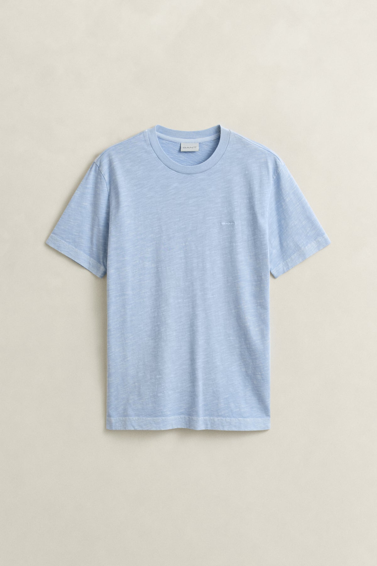 FRESH BLUE, WASHED SLUB SS TSHIRT, FLAT-LAY BY GANT AU.