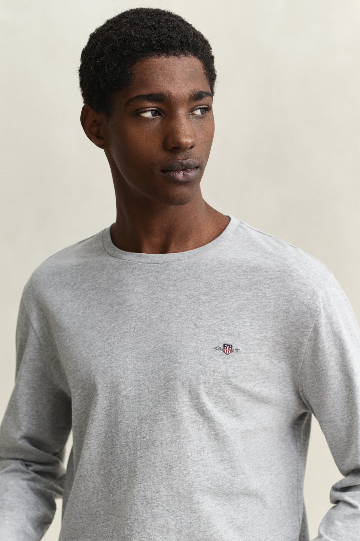 GREY MELANGE, Shield Long Sleeve T-Shirt, CLOSE-UP BY GANT AU.
