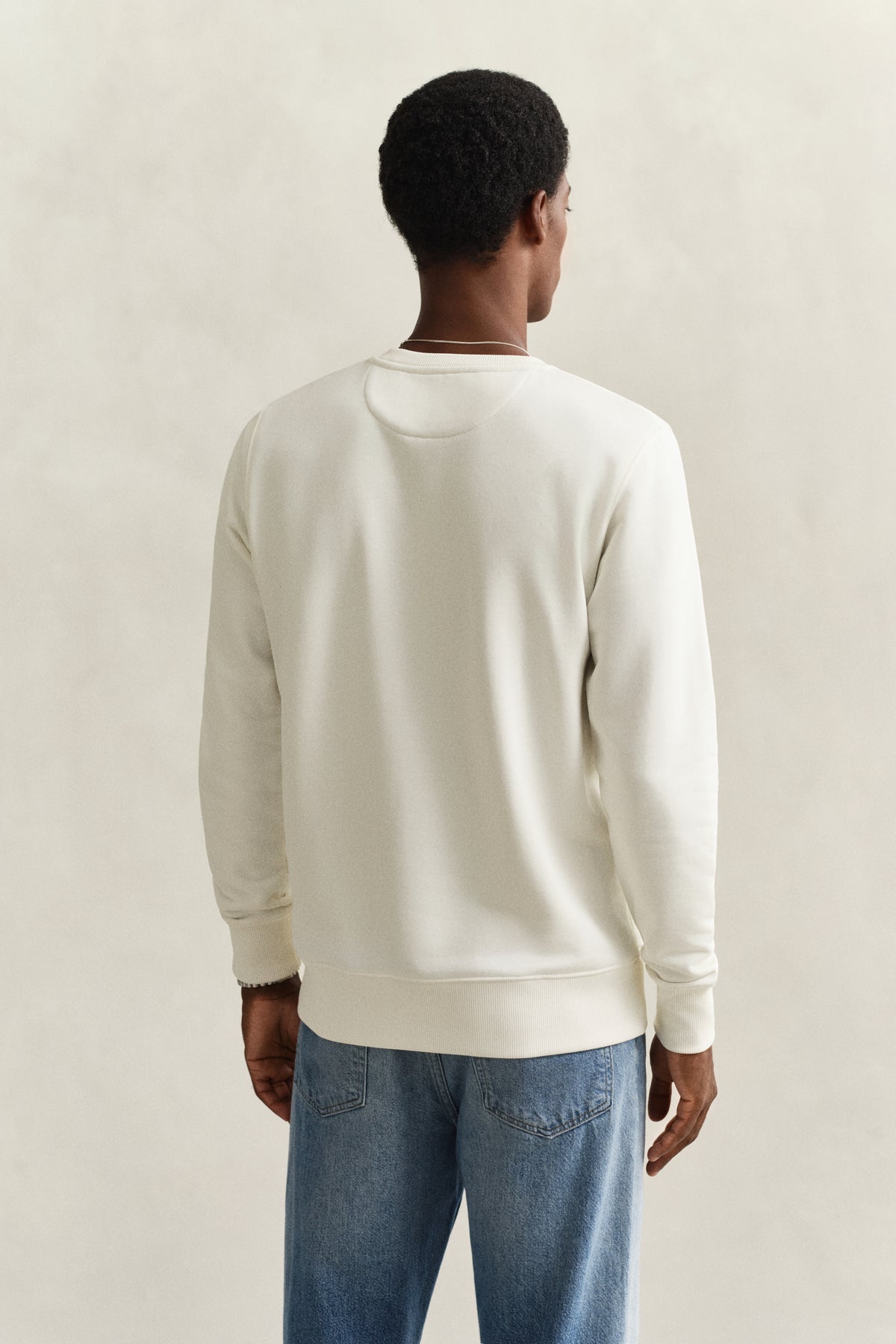 EGGSHELL, REG SHIELD C-NECK SWEAT, BACK-VIEW BY GANT AU.