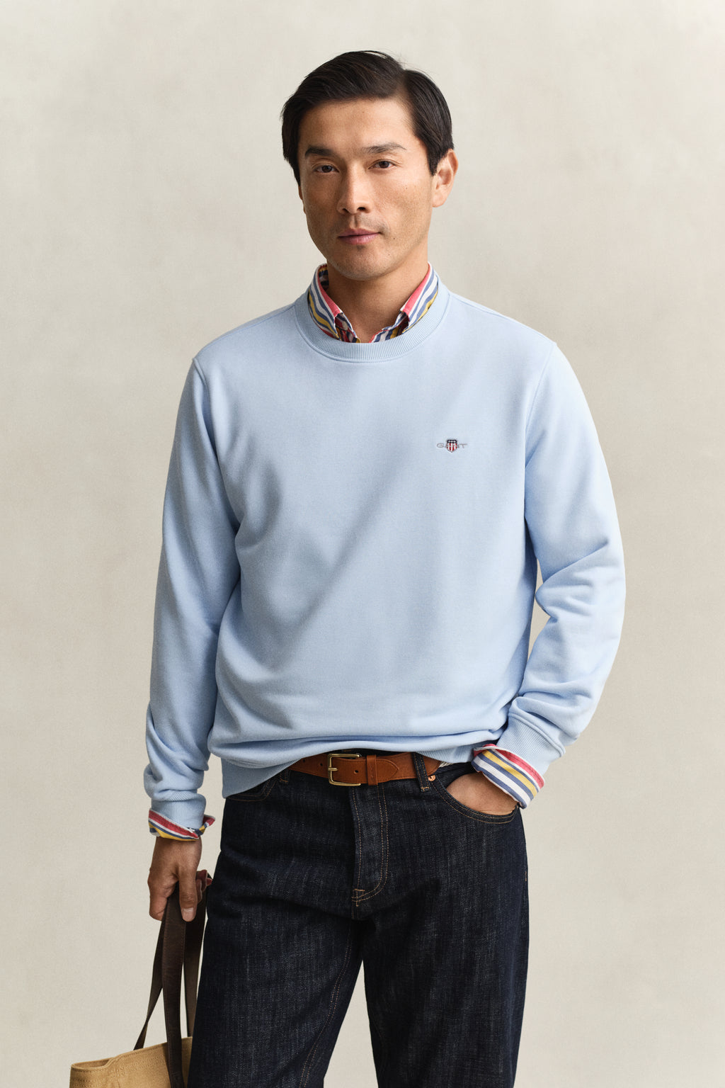 FRESH BLUE, REG SHIELD C-NECK SWEAT, FRONT-VIEW BY GANT AU.