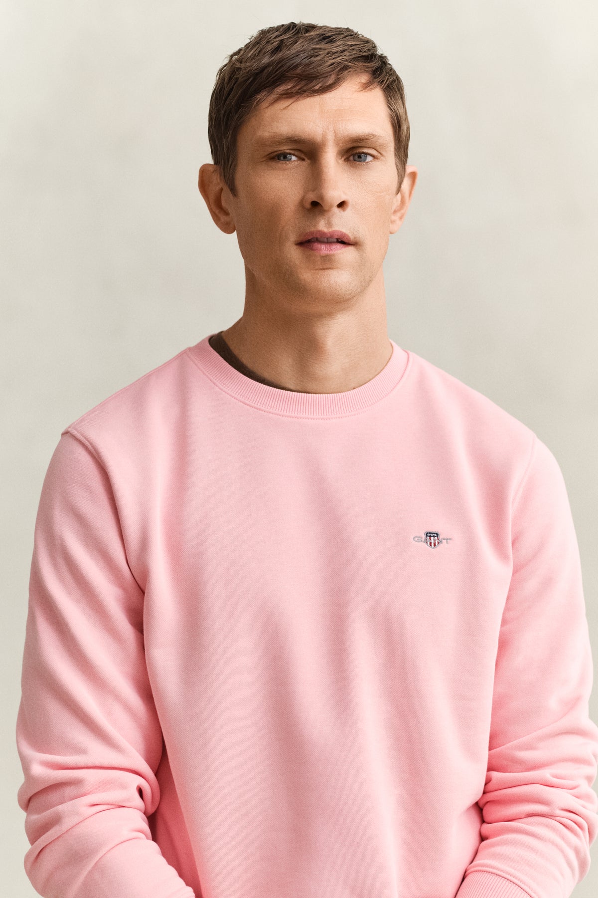 BUBBELGUM PINK, REG SHIELD C-NECK SWEAT, CLOSE-UP BY GANT AU.