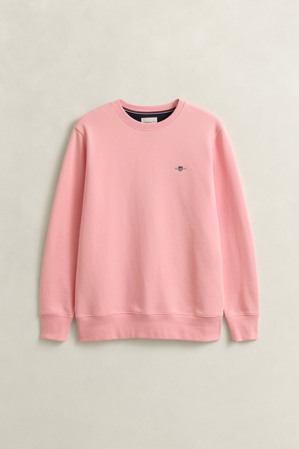 BUBBELGUM PINK, REG SHIELD C-NECK SWEAT, FLAT-LAY BY GANT AU.