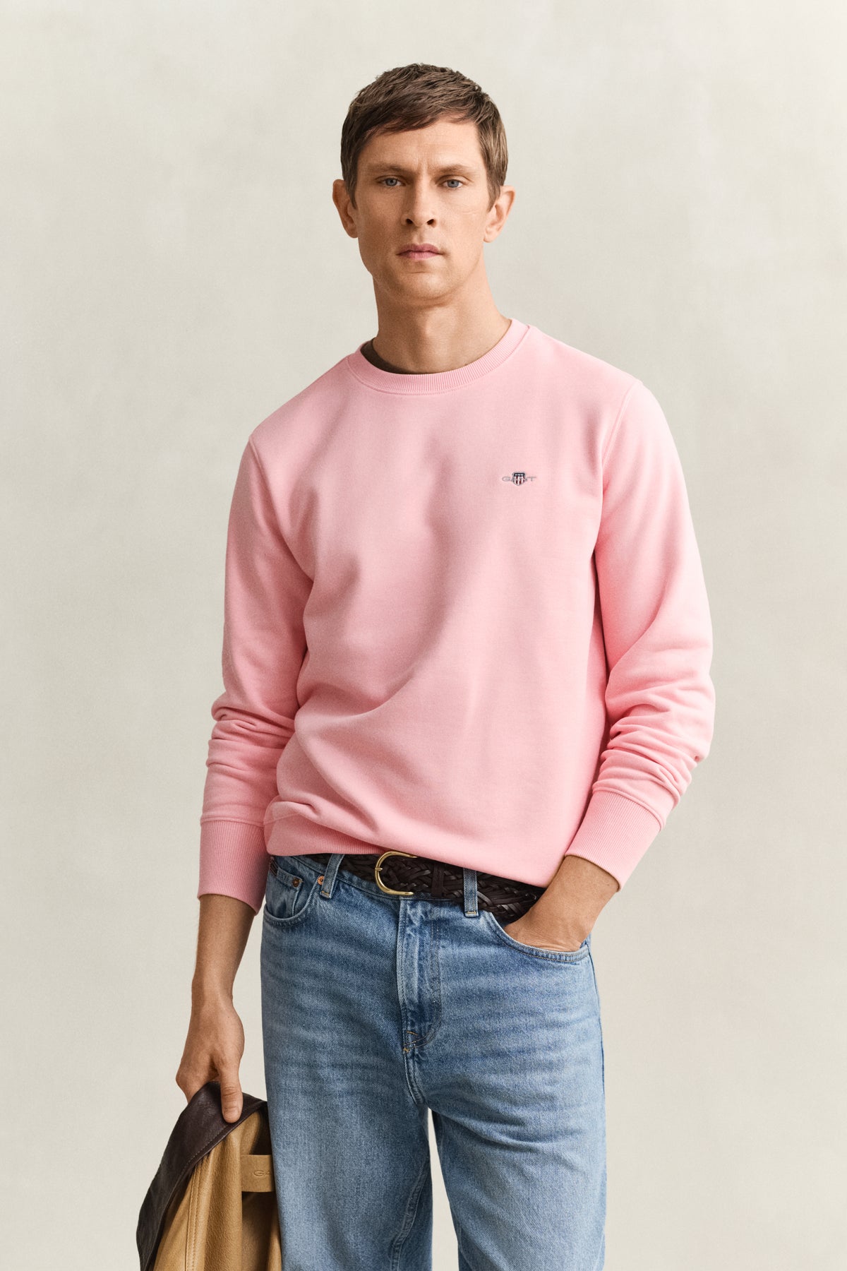 BUBBELGUM PINK, REG SHIELD C-NECK SWEAT, FRONT-VIEW BY GANT AU.