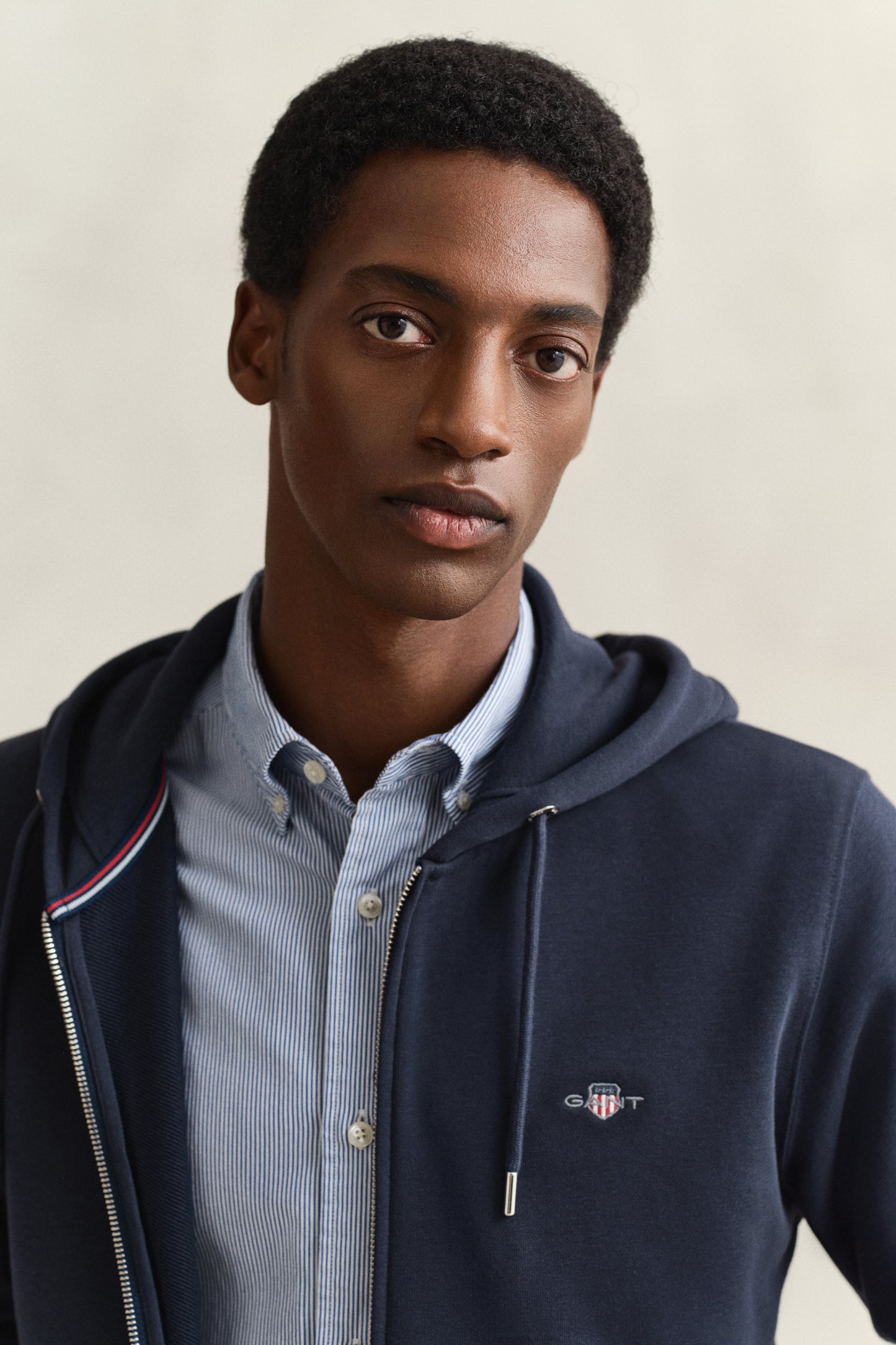 EVENING BLUE, REG SHIELD FULL ZIP HOODIE, CLOSE-UP BY GANT AU.