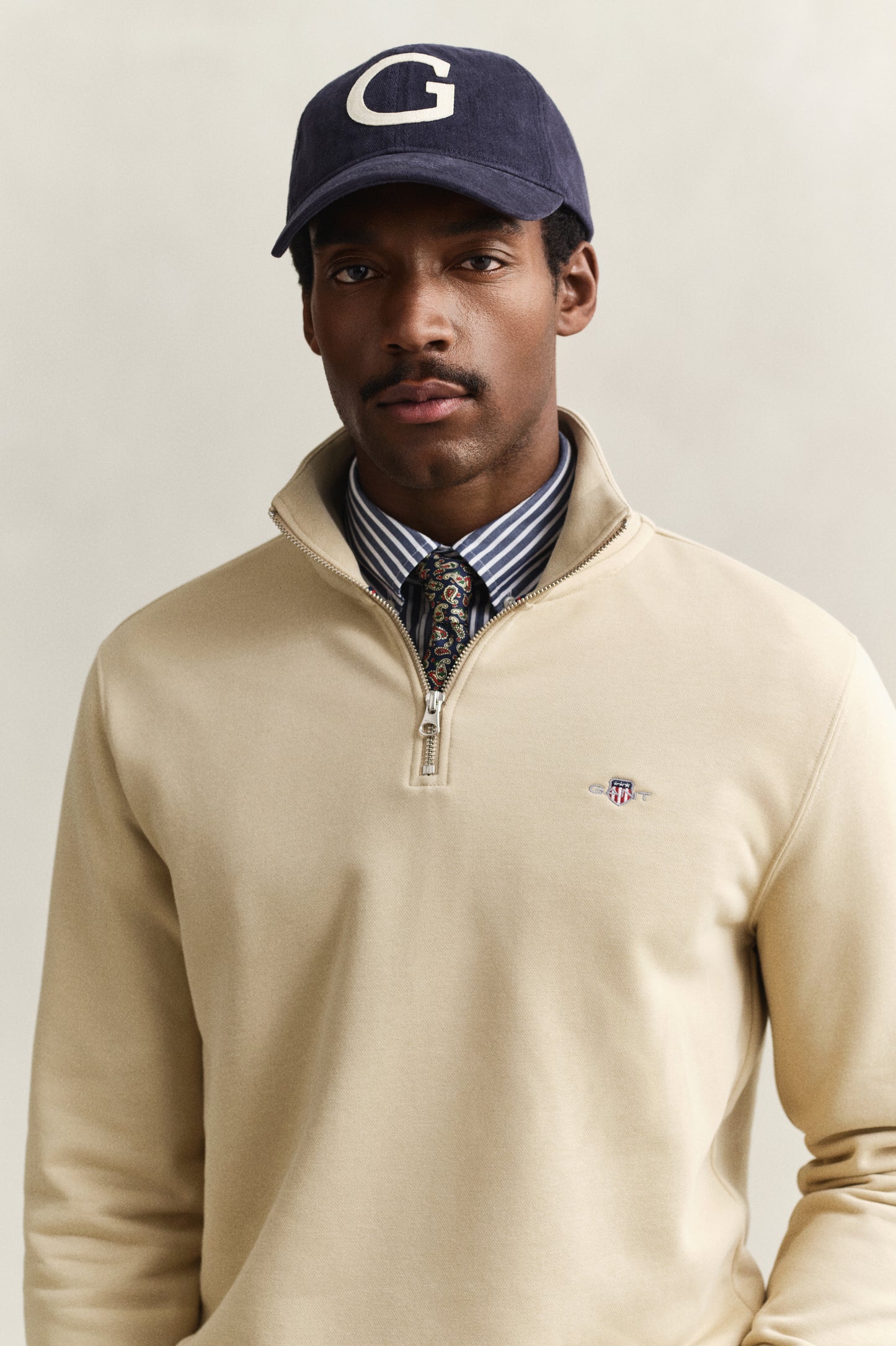 OAT BEIGE, REG SHIELD HALF ZIP SWEAT, CLOSE-UP BY GANT AU.